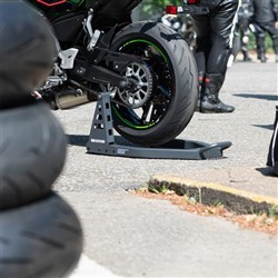 Podpora do motocykli ZERO-G LITE pod tylne koło (kolor czarny, aluminium)_12